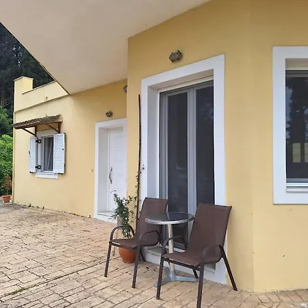 Teachers' House Lägenhet Alykes Potamou